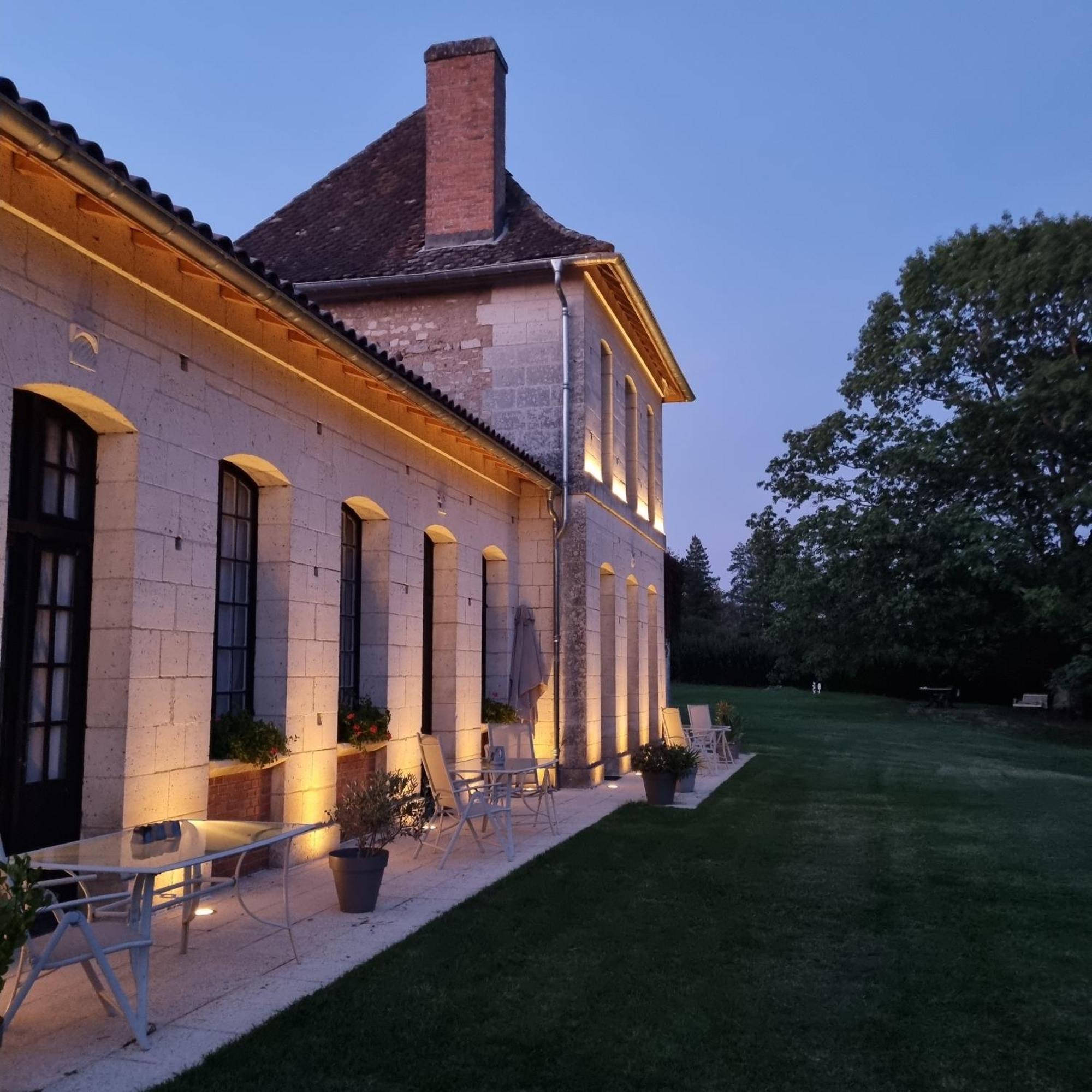 Château Neuf Le Désert Le Pizou Exterior foto