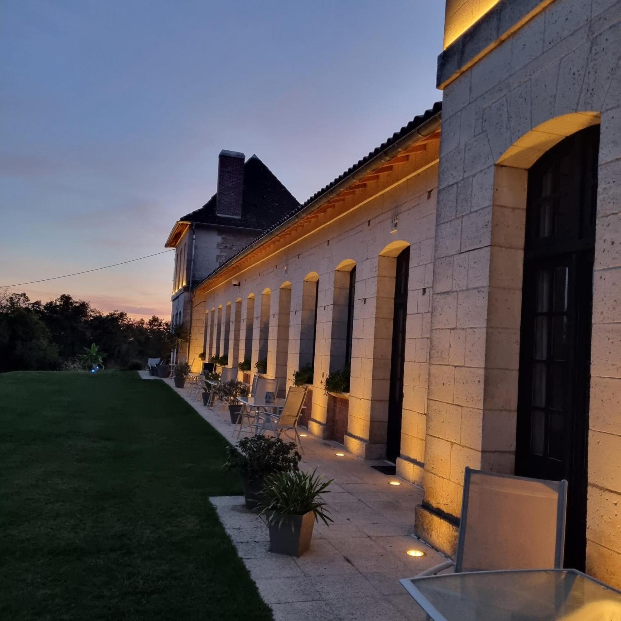 Apartamento Château Neuf Le Désert Le Pizou Exterior foto