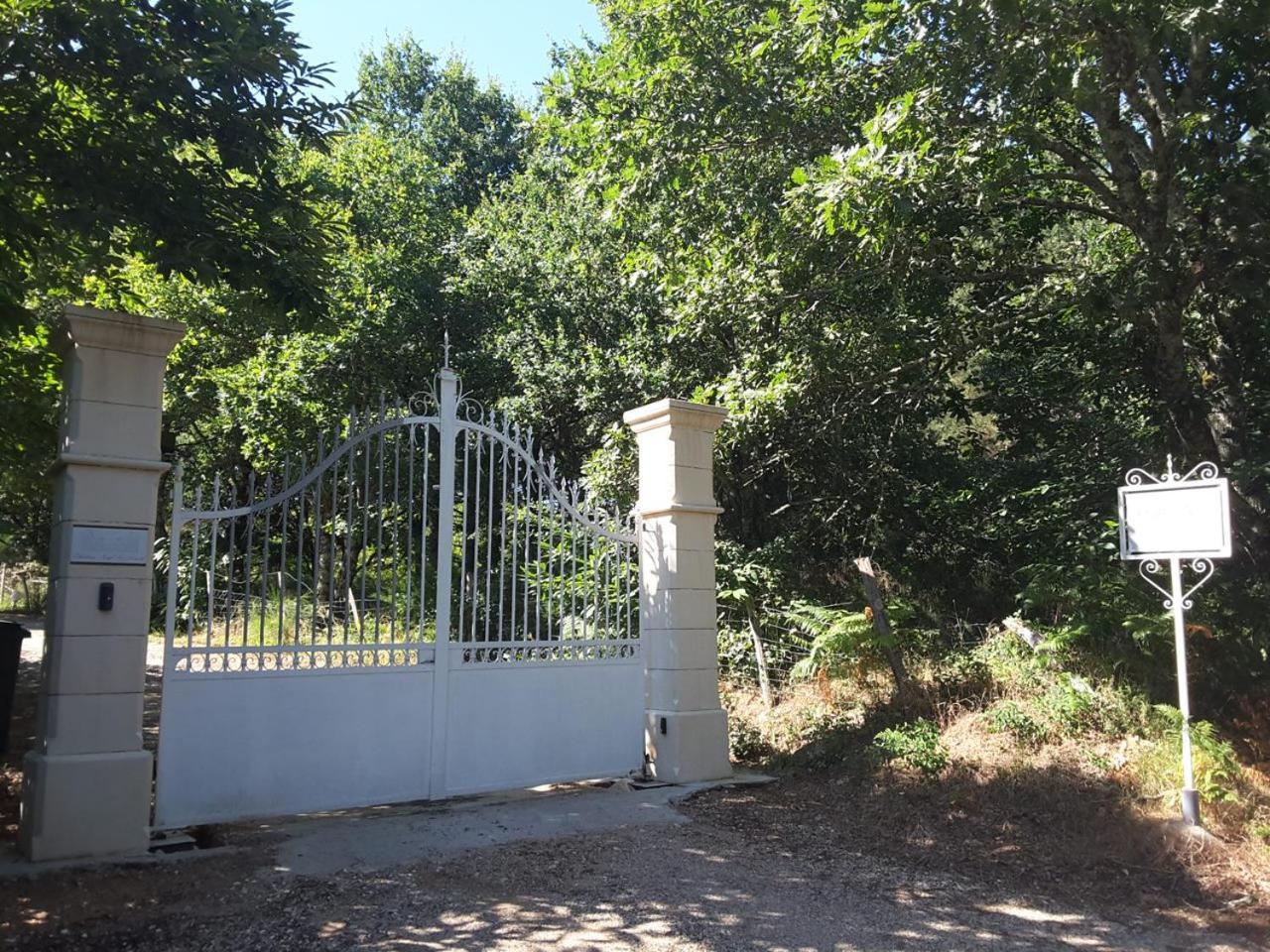 Apartamento Château Neuf Le Désert Le Pizou Exterior foto