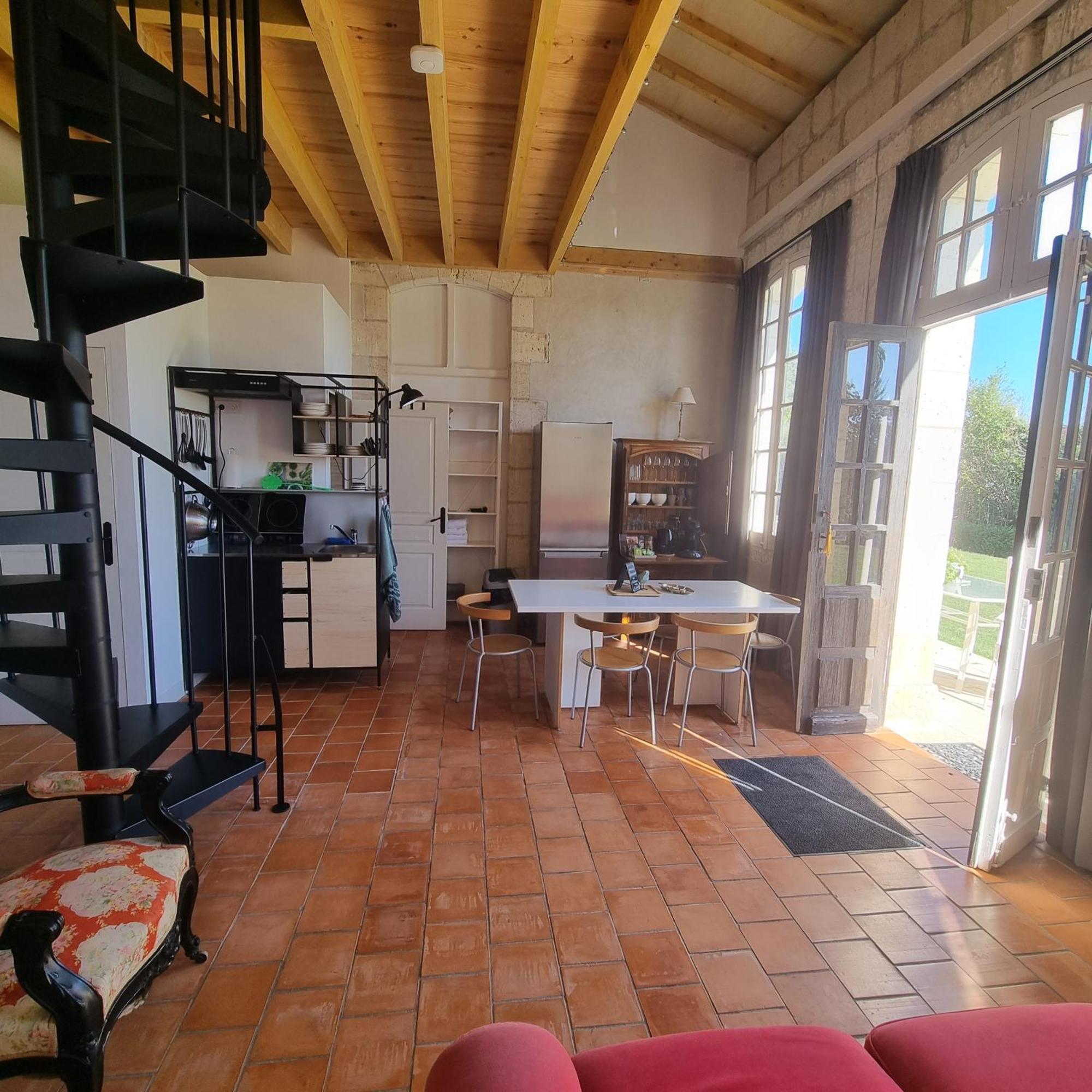 Château Neuf Le Désert Le Pizou Habitación foto