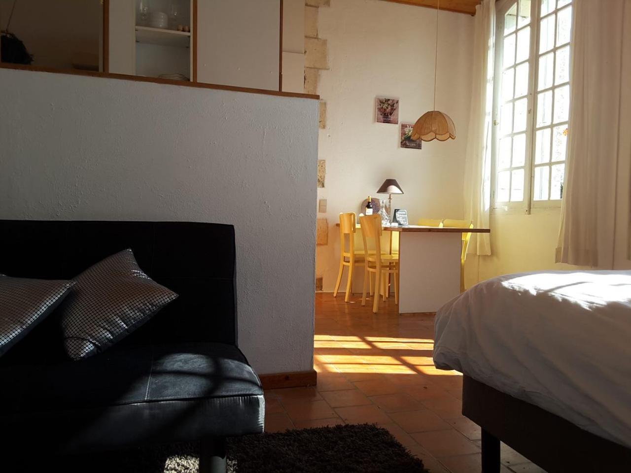 Apartamento Château Neuf Le Désert Le Pizou Habitación foto