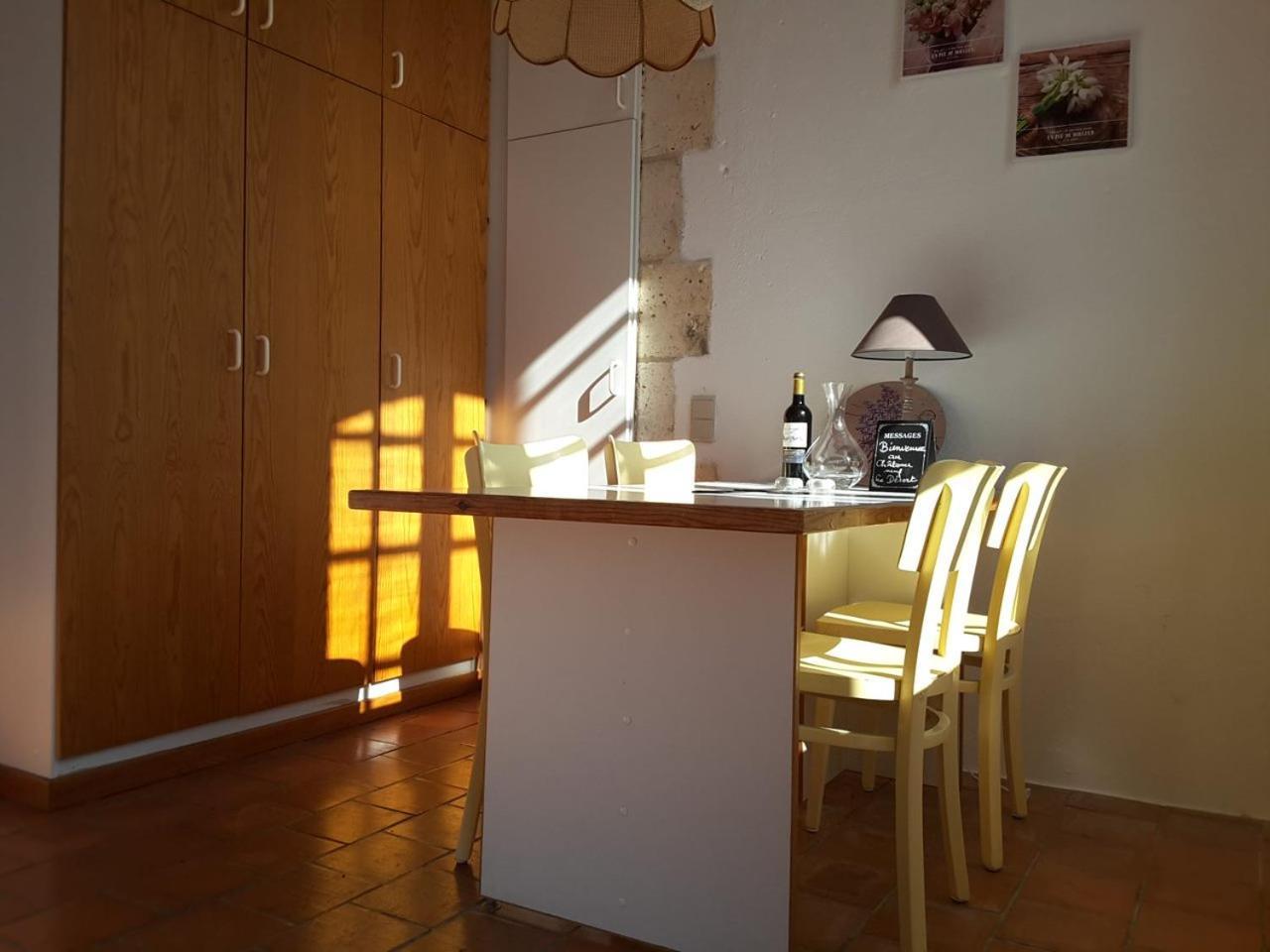 Château Neuf Le Désert Le Pizou Habitación foto