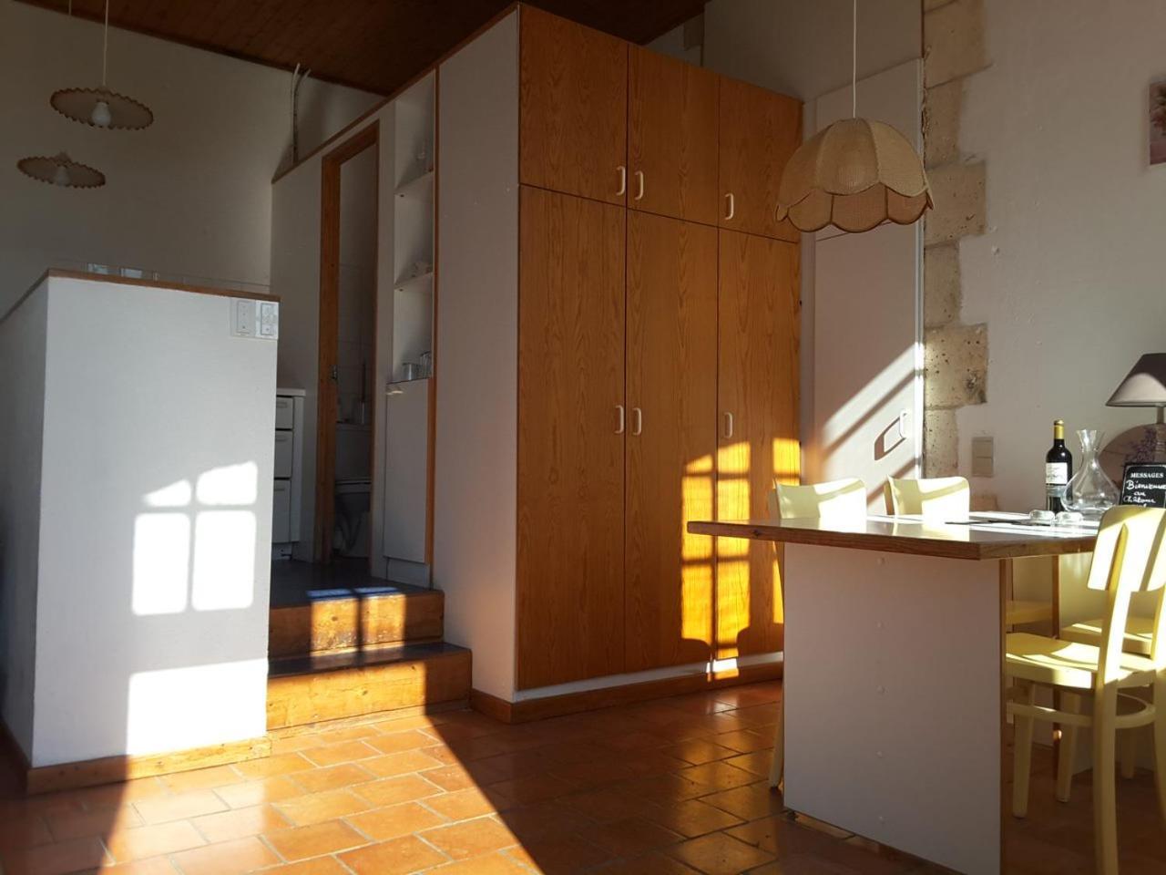 Château Neuf Le Désert Le Pizou Habitación foto