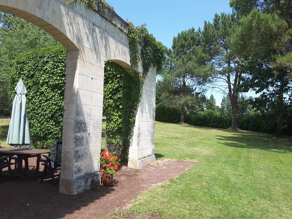 Apartamento Château Neuf Le Désert Le Pizou Exterior foto